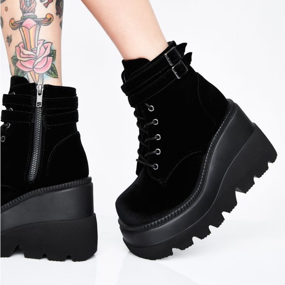 Demonia Shaker Boots | Black Velvet